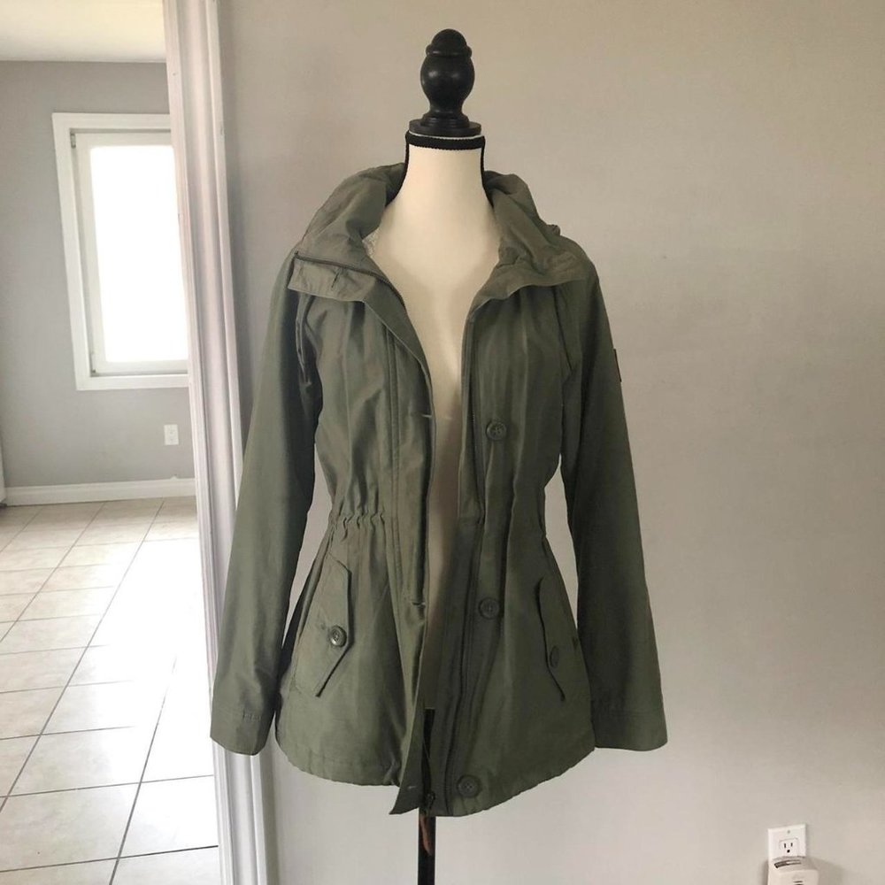 Columbia olive green jacket 🍃